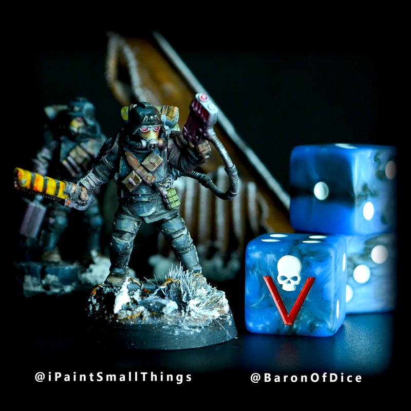 Load image into Gallery viewer, Kloned Corps Dice - Bloody 5th
